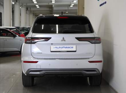 Mitsubishi - Outlander