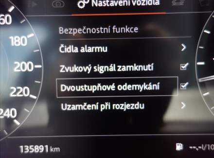 Land Rover - Range Rover Velar