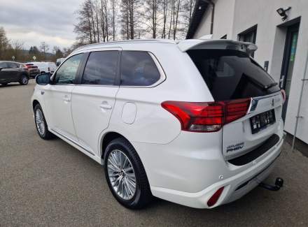 Mitsubishi - Outlander