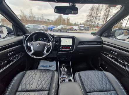 Mitsubishi - Outlander