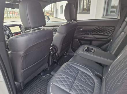 Mitsubishi - Outlander