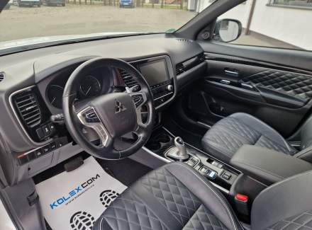 Mitsubishi - Outlander