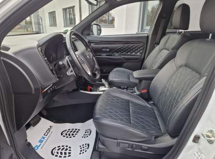 Mitsubishi - Outlander