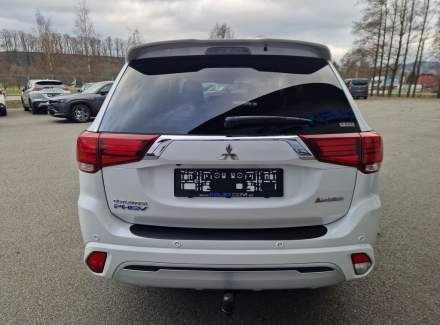 Mitsubishi - Outlander