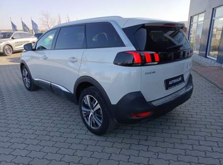 Peugeot - 5008