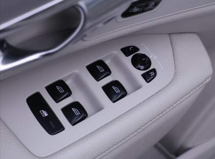Volvo - V90
