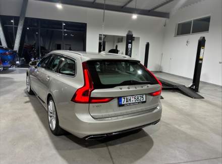 Volvo - V90