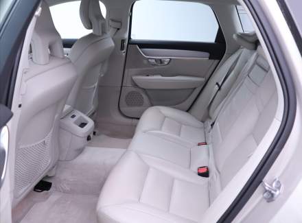 Volvo - V90