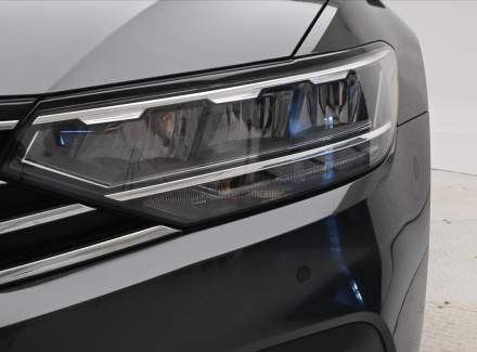 Volkswagen - Passat