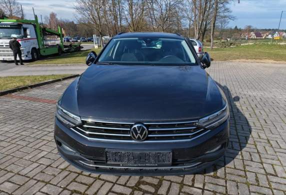 Volkswagen - Passat