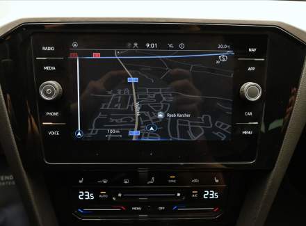 Volkswagen - Passat