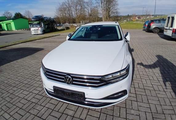 Volkswagen - Passat