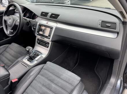 Volkswagen - Passat