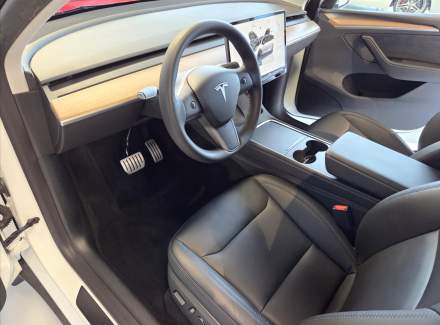 Tesla - Model Y