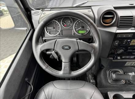 Land Rover - Defender