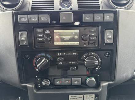 Land Rover - Defender