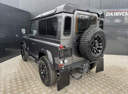 Land Rover - Defender
