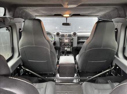 Land Rover - Defender