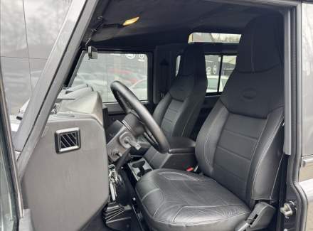 Land Rover - Defender