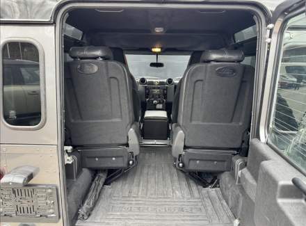 Land Rover - Defender