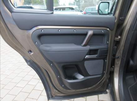 Land Rover - Defender