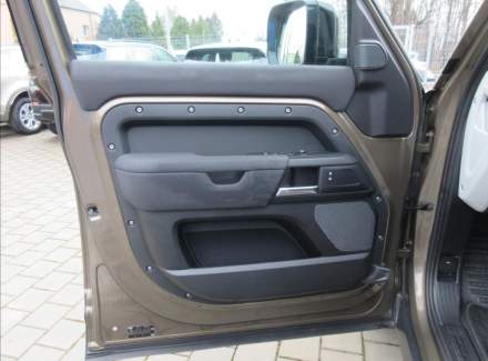 Land Rover - Defender