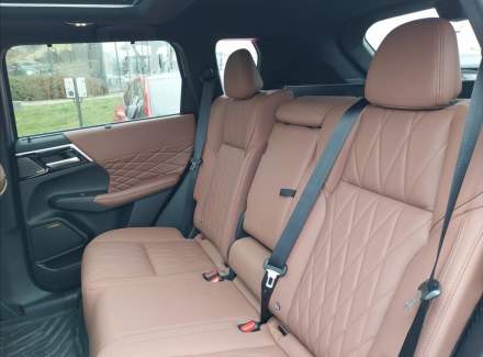 Mitsubishi - Outlander