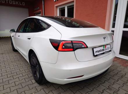 Tesla - Model 3