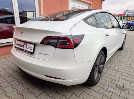 Tesla - Model 3