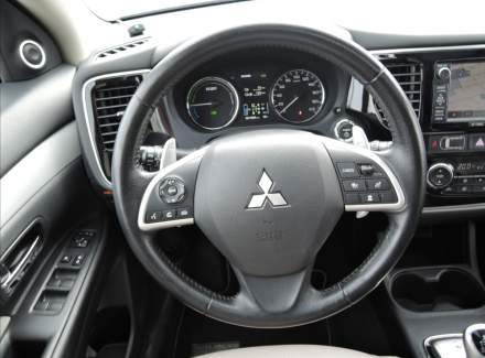 Mitsubishi - Outlander