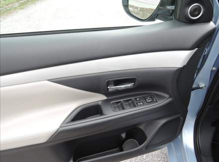 Mitsubishi - Outlander