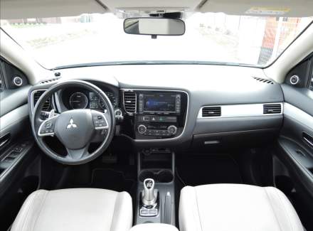 Mitsubishi - Outlander