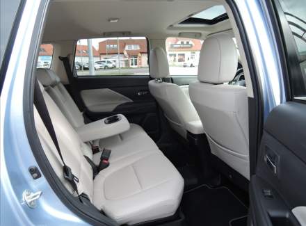 Mitsubishi - Outlander