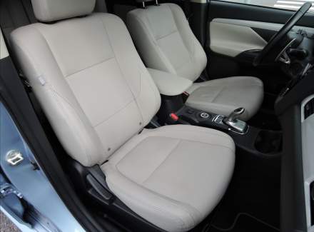 Mitsubishi - Outlander