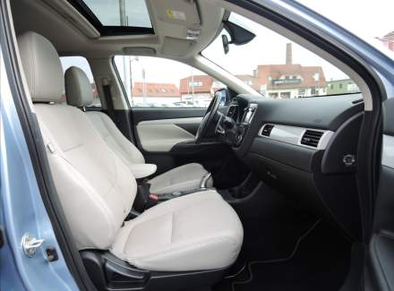 Mitsubishi - Outlander