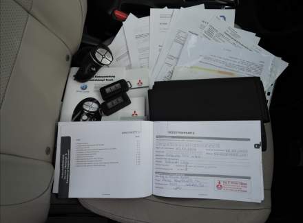 Mitsubishi - Outlander