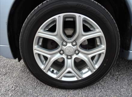 Mitsubishi - Outlander