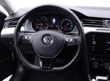 Volkswagen - Passat