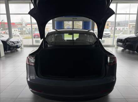 Tesla - Model 3
