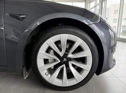 Tesla - Model 3