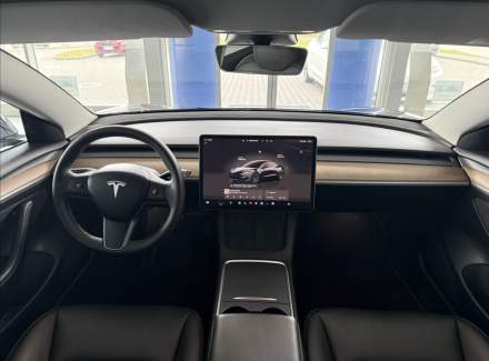 Tesla - Model 3