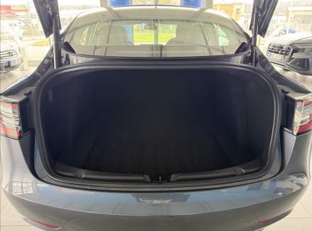 Tesla - Model 3