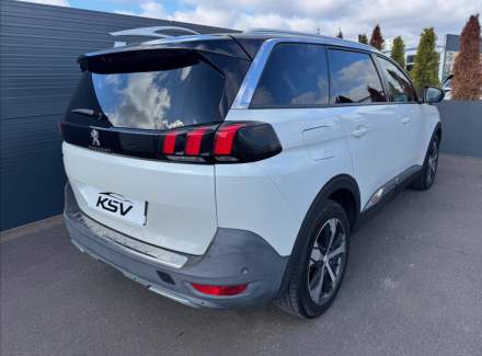 Peugeot - 5008