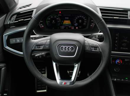 Audi - Q3