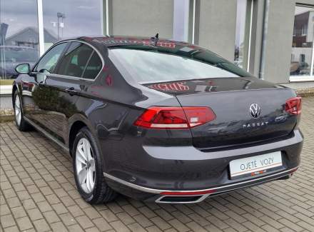 Volkswagen - Passat