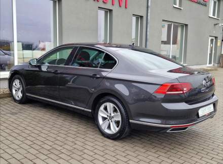 Volkswagen - Passat