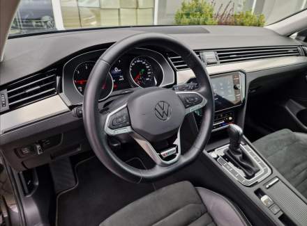 Volkswagen - Passat