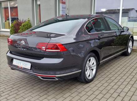 Volkswagen - Passat