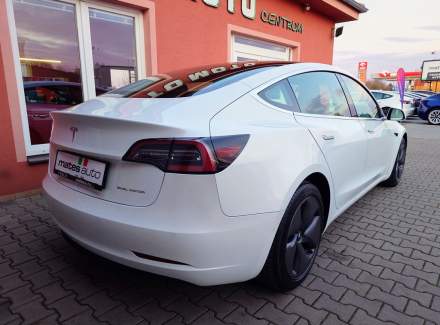 Tesla - Model 3