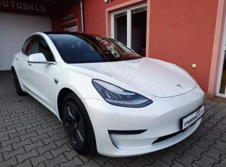 Tesla - Model 3